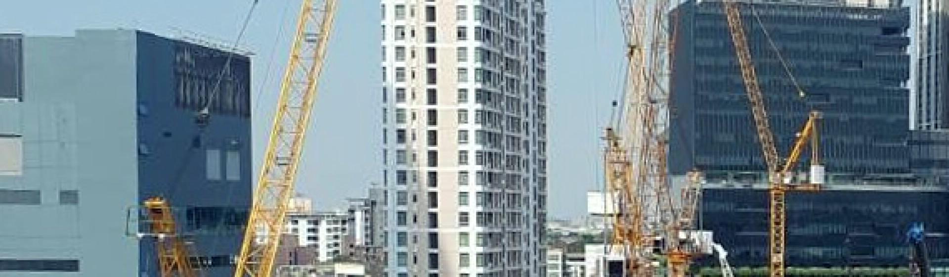 Large-fleet-of-Potain-luffing-jib-cranes-selected-for-innovative-skyscraper-in-Bangkok-01.jpg